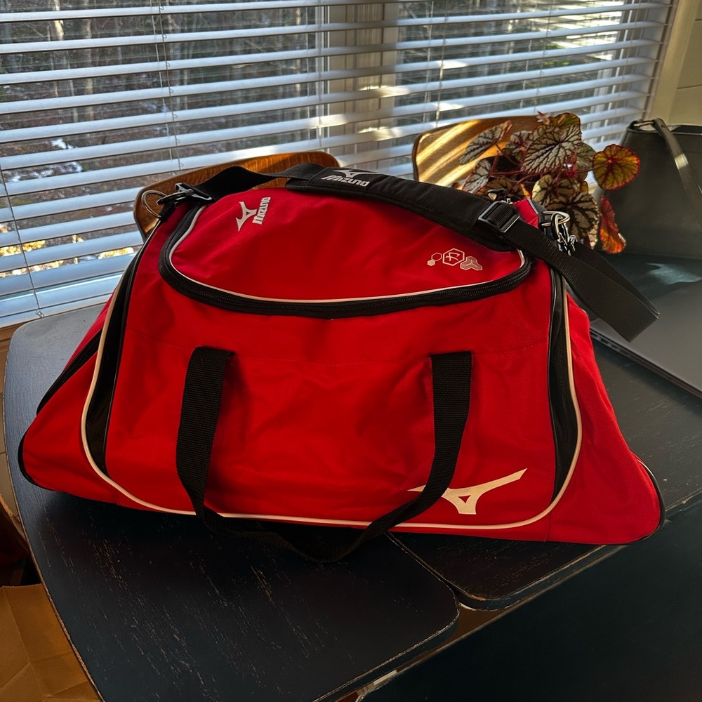 Mizuno All Sports Duffel Bag 26x15x12"
